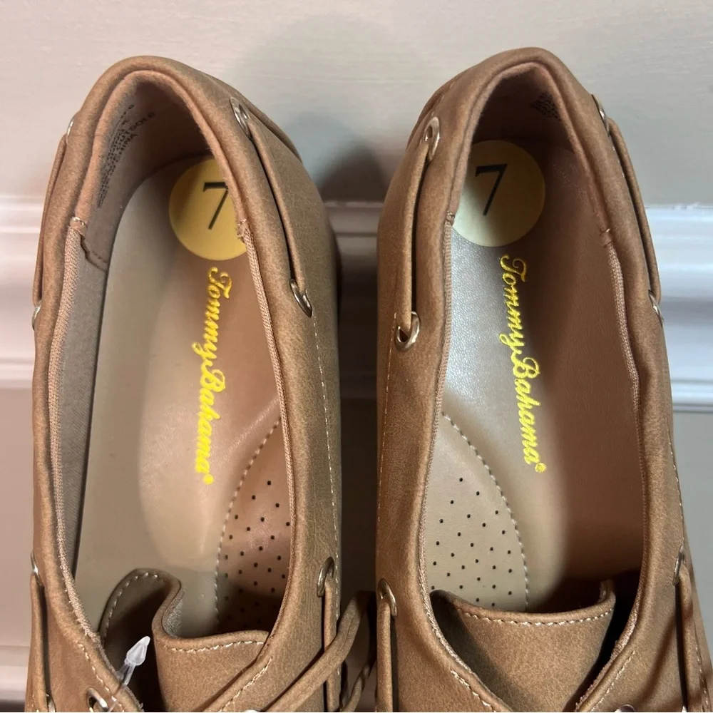Tommy Bahama Nahara Women’s Size 7 Tan Boat Shoes Moc Toe Loafers NWT
